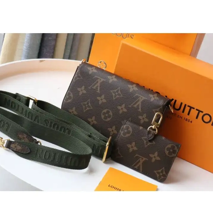 2102SH0012 LV Bags 0731